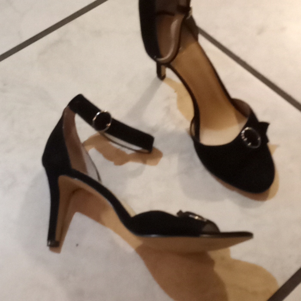 Heels - Picture 2 of 2